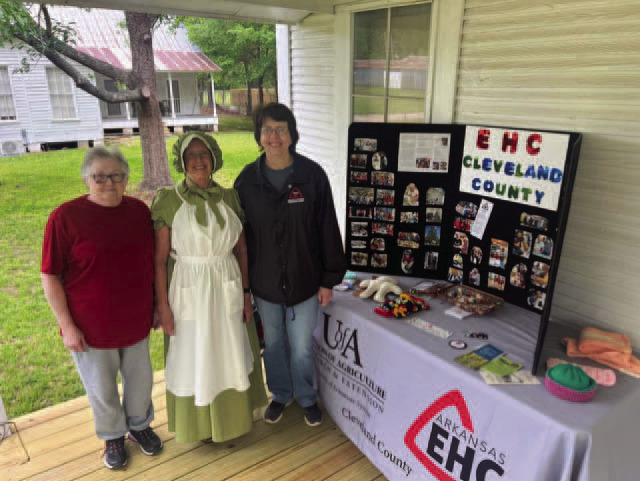 EHC Groups Promote at Crafts Festival