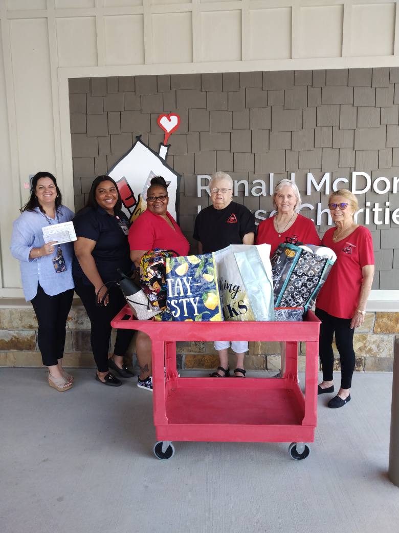 Extension Homemakers at Ronald McDonald House