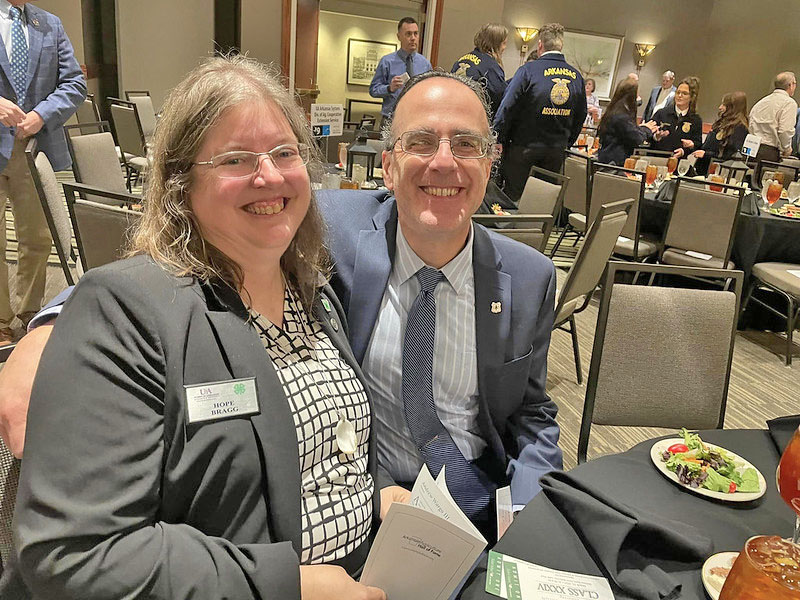 UA DIVISION OF AGRICULTURE REMEMBER BRAGGS - Hope and Don Bragg, pictured here at the Arkansas Agricultural Hall of Fame lunch in Little Rock, died along with two of their children in a house explosion in Michigan on Dec. 10. (U of A System Division of Agriculture file photo by Angie Freel)