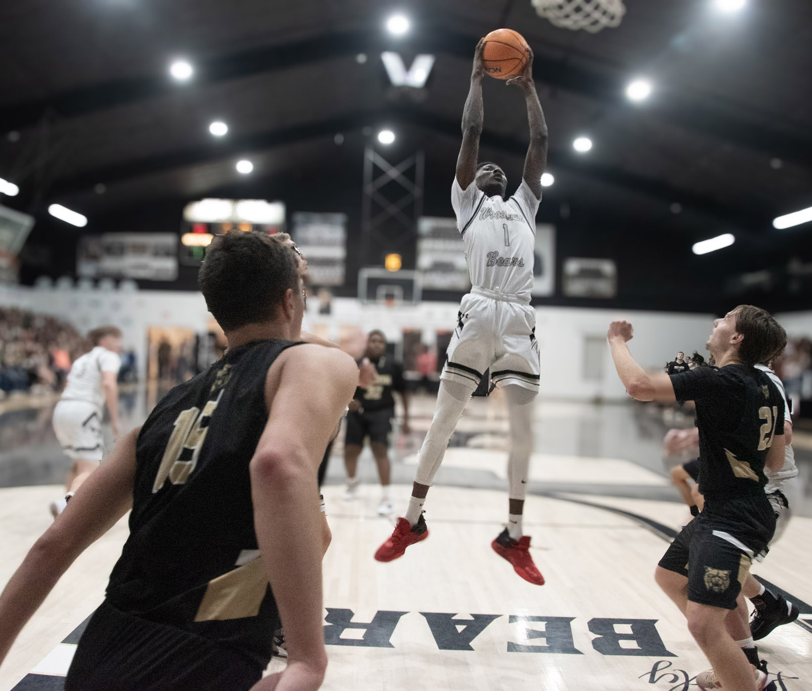 TO THE HOOP - Woodlawn’s Raylon Lawson (no. 1) goes to the basket during the Bears’ win over the county rival Rison Wildcats last Thursday in side the Woodlawn gym. Lawson led the Bears with 17 points. (Photo by Kelvin Scott/Cardboard Sports)