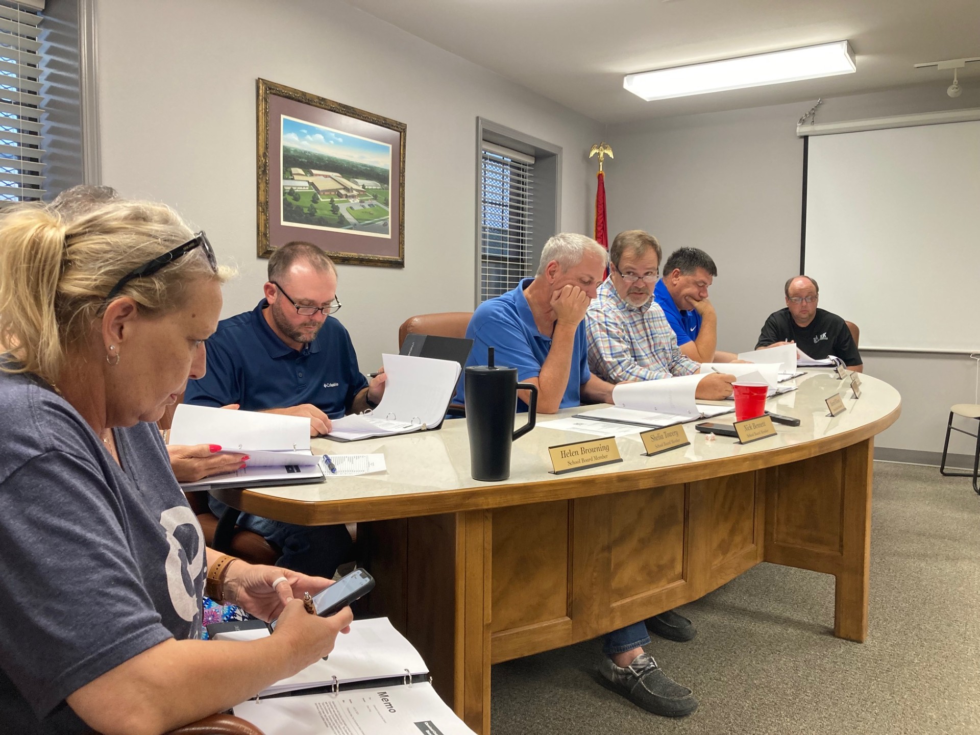 KING PRESIDES OVER FIRST MEETING