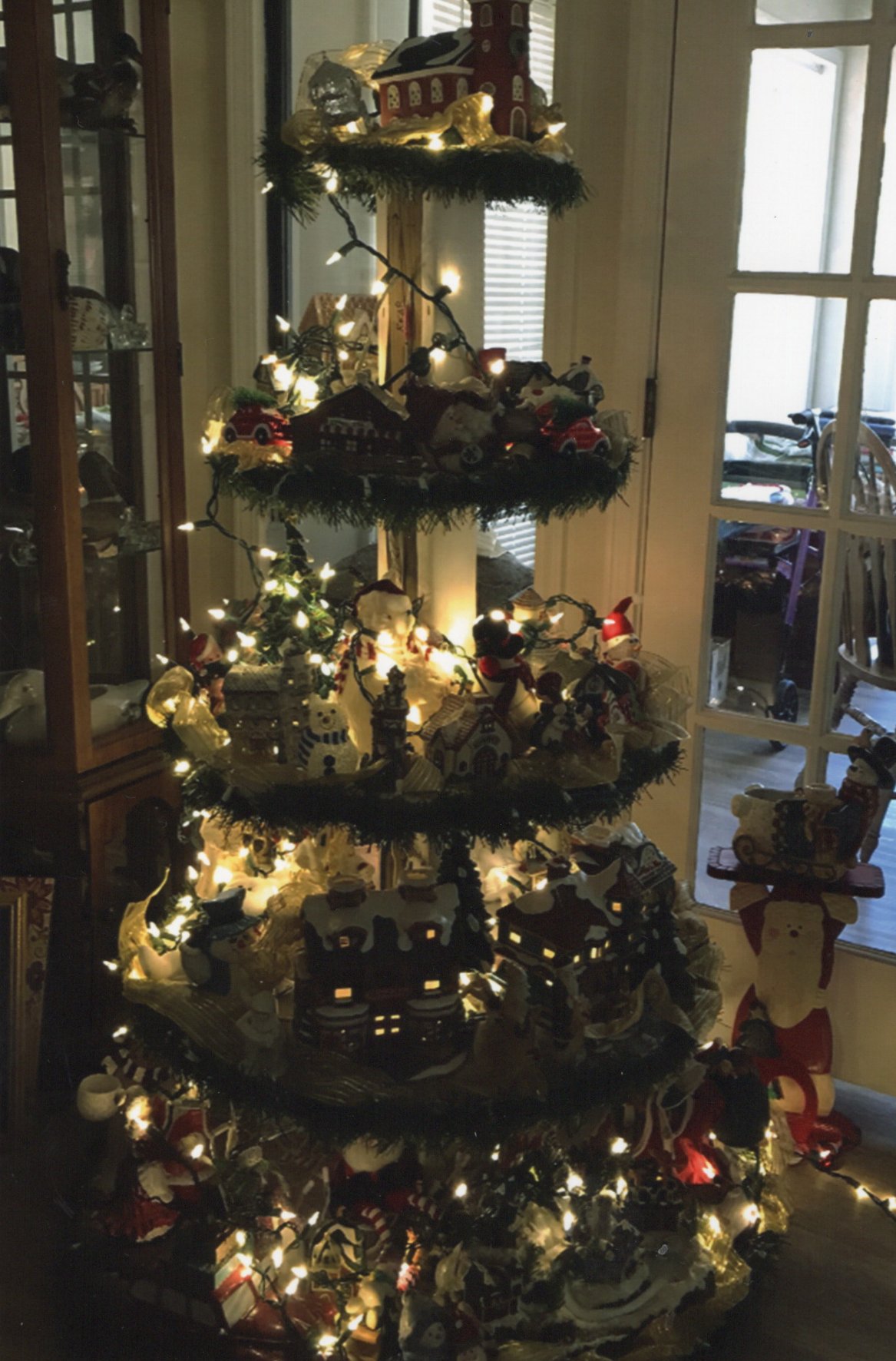 CHRISTMAS TREE VILLAGE
