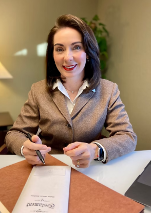 Elaine Kneebone, Attorney