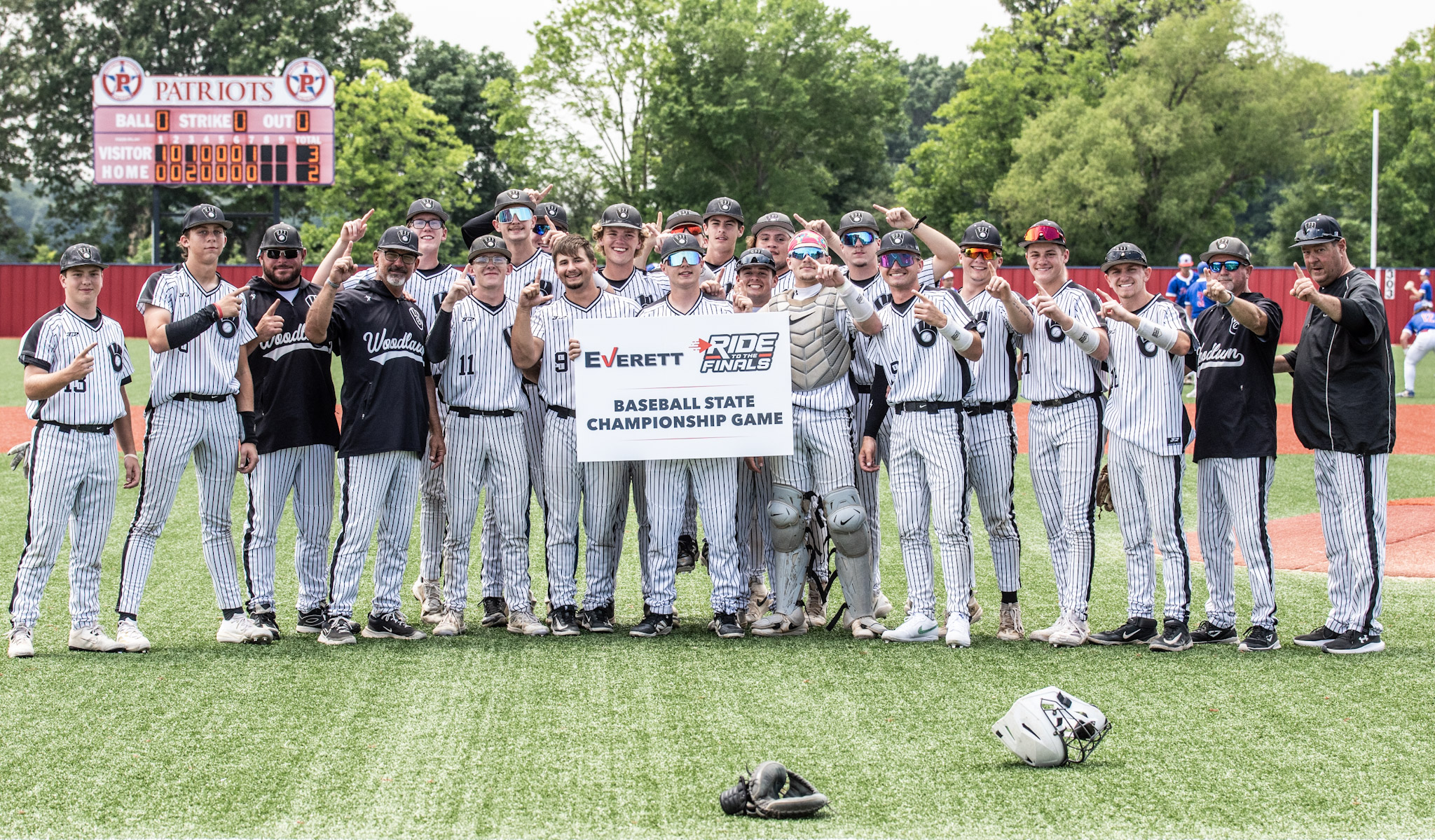 The Woodlawn Bears baseball team pose for a photo after defeating  the Riverside Rebels 3-2 in the state semifinals Saturday. (Photo Courtesy of Kelvin Scott, Cardboard Sports)