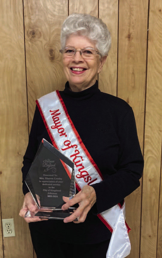 LAST MEETING - Mayor Sharon Crosby with a plaque presented to her during her last Kingsland City Council meeting on Dec. 20.