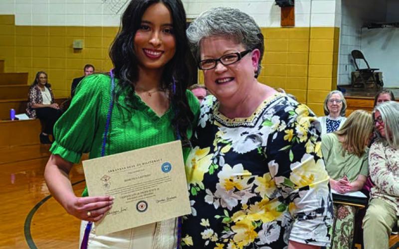 Angelia Crouse presents the Arkansas Seal of Biliteracy to Marcela Castillo