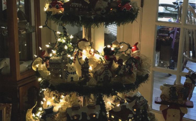 CHRISTMAS TREE VILLAGE