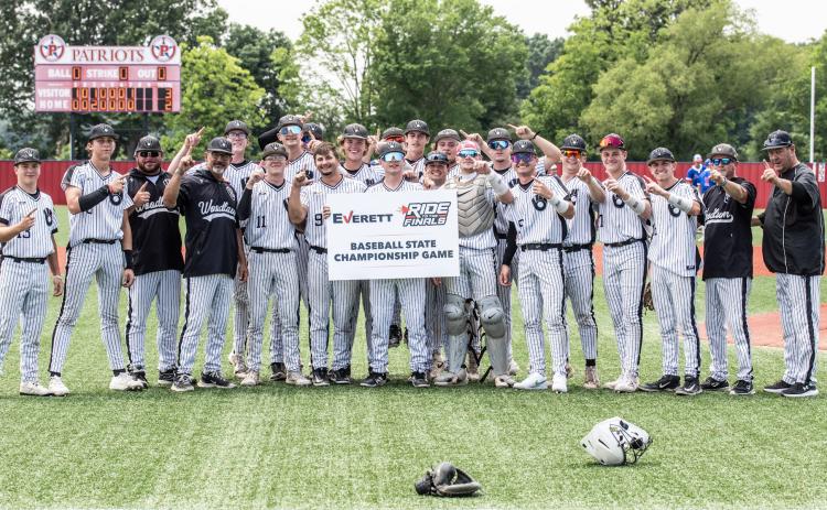 The Woodlawn Bears baseball team pose for a photo after defeating  the Riverside Rebels 3-2 in the state semifinals Saturday. (Photo Courtesy of Kelvin Scott, Cardboard Sports)