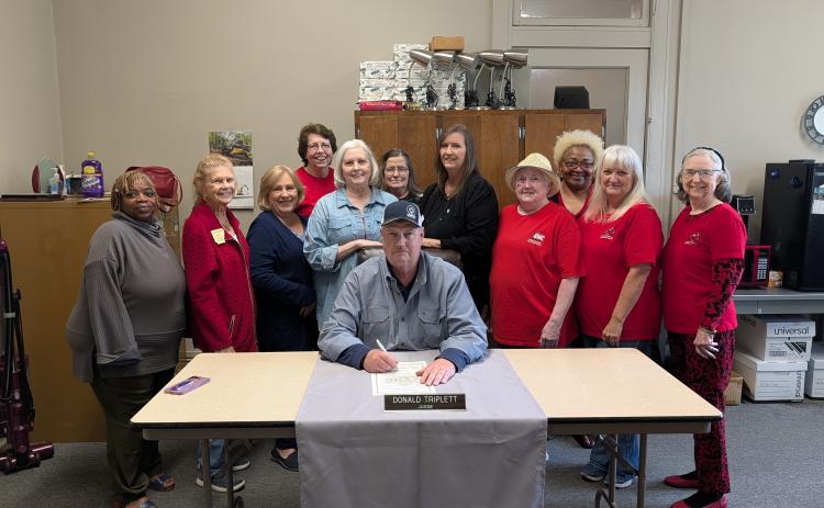 Judge Declares May Extension Homemakers Month